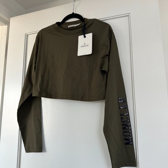 NWT Moncler Cropped Long Sleeve T-Shirt Logo Sz Medium in Olive Green Crewneck - Picture 1 of 5
